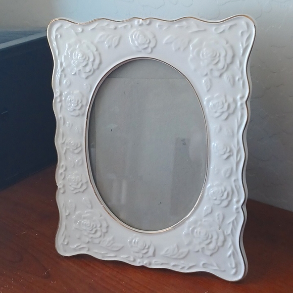 Vintage Creamy White Floral Picture Frame - Picture 3 of 6